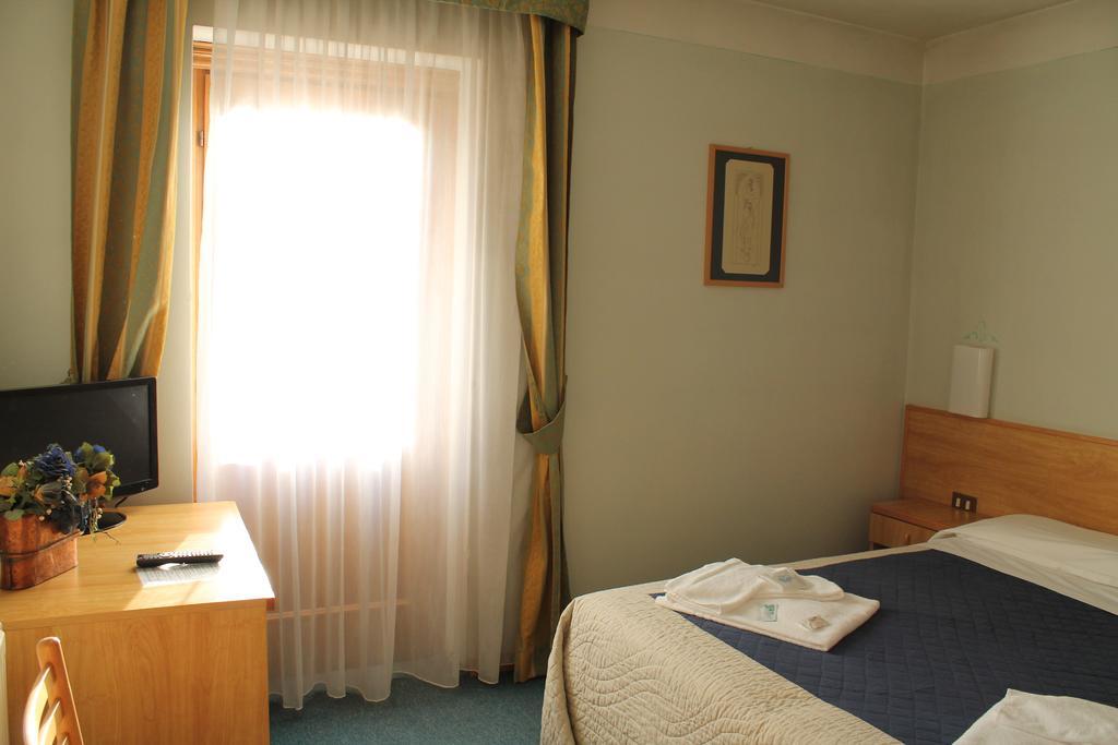 Hotel Villanova Santo Stefano Di Cadore Zimmer foto
